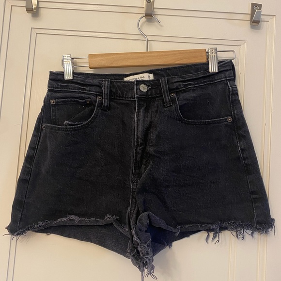 Abercrombie curve love shorts in black - Picture 3 of 6
